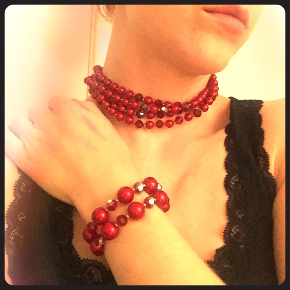 Red pearl necklace and bracelet