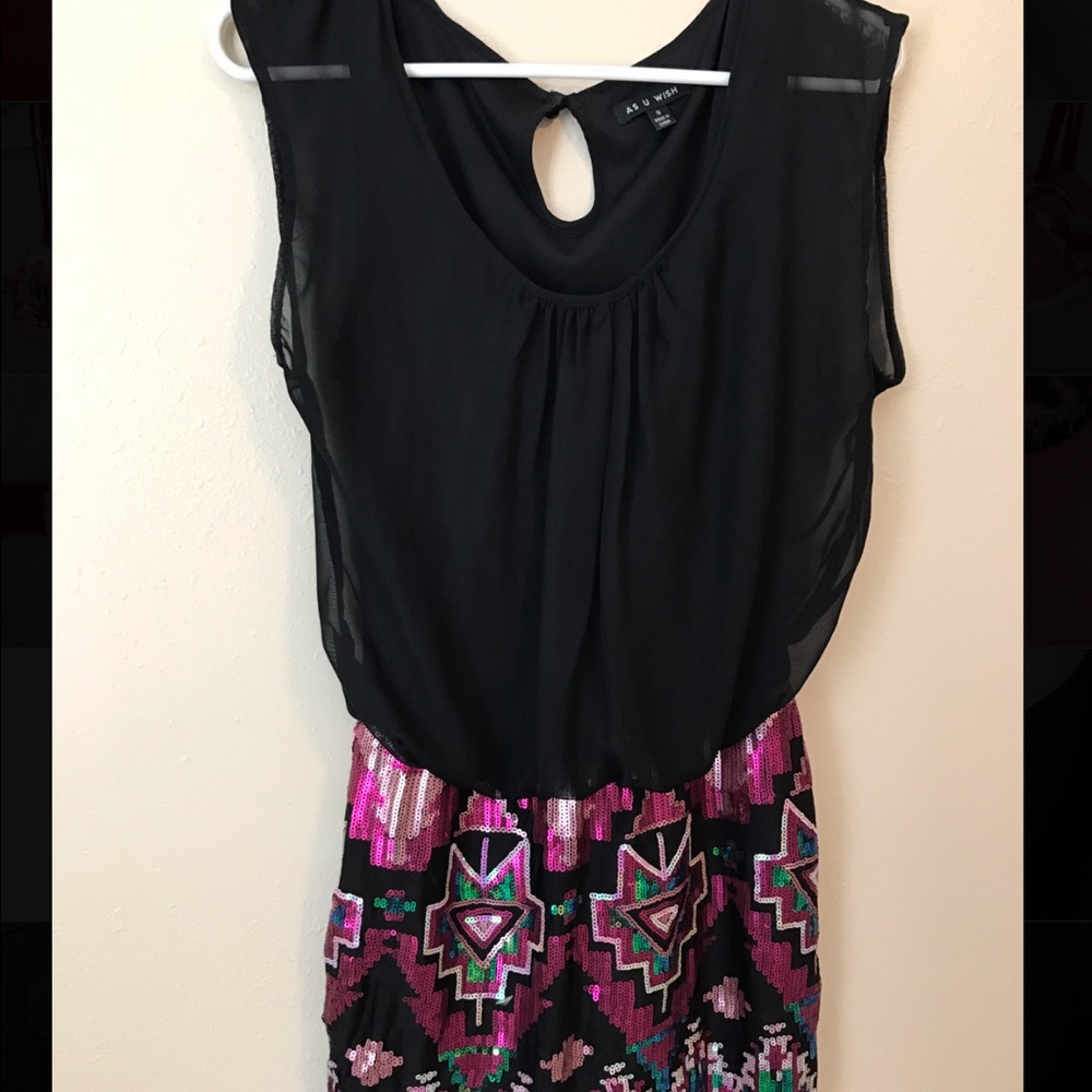 Casual dress, with sequin pattern