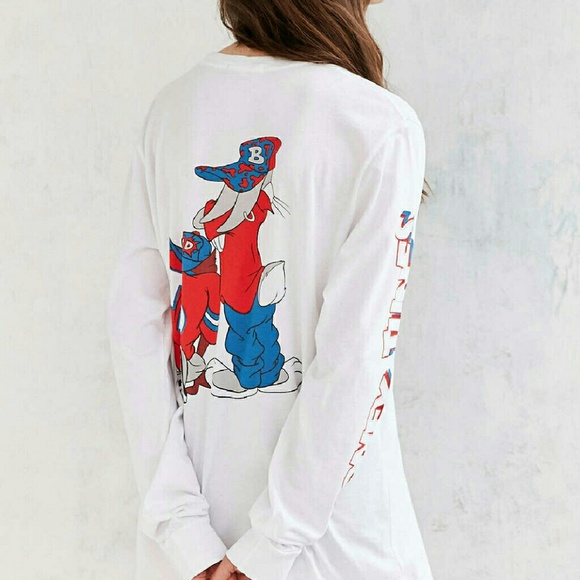 ISO Looney Tunes Long Sleeve - Picture 2 of 3