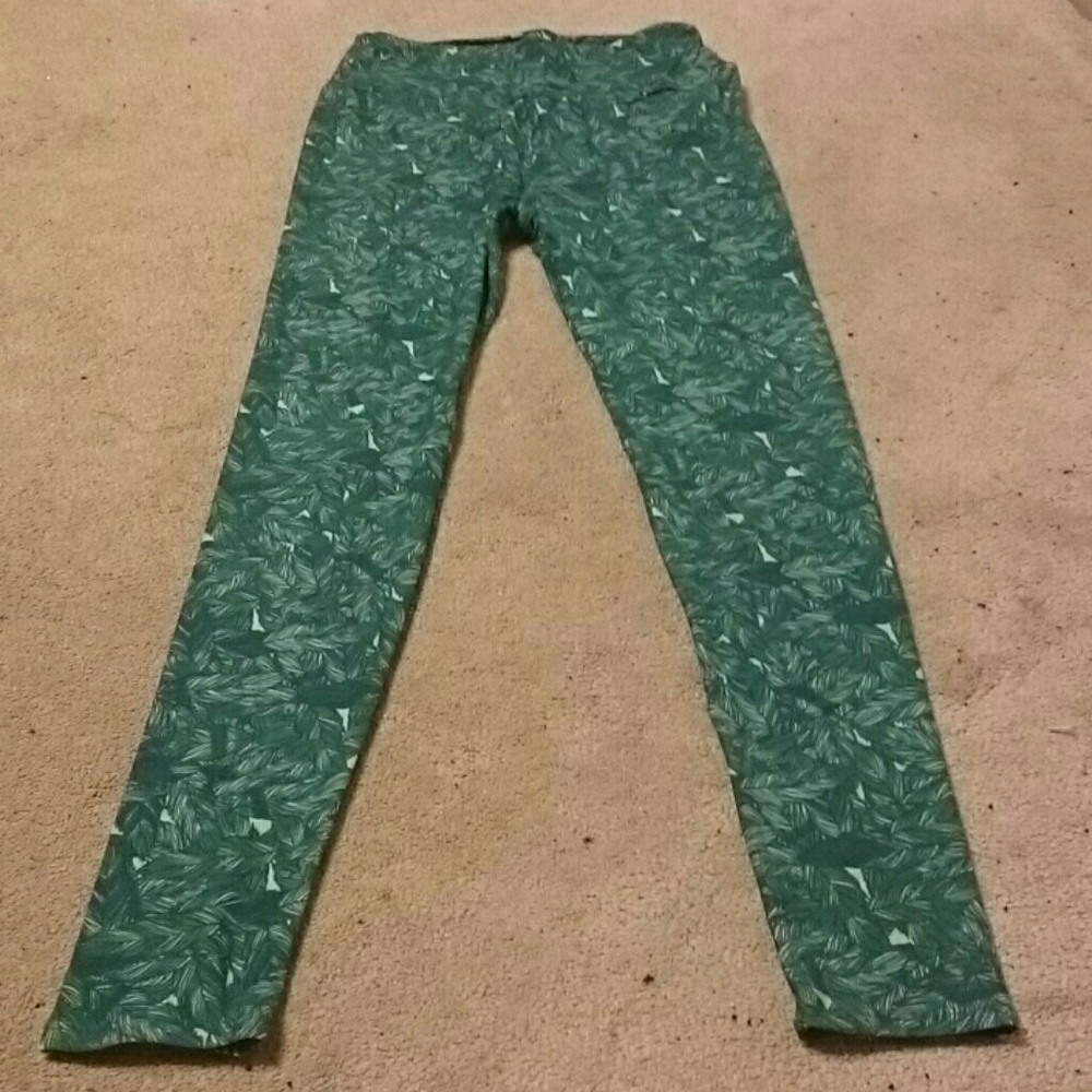 Os leggings with feather pattern