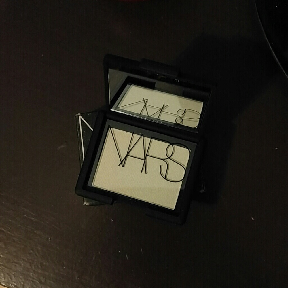 Nib nars finishing powder