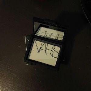 Nib nars finishing powder