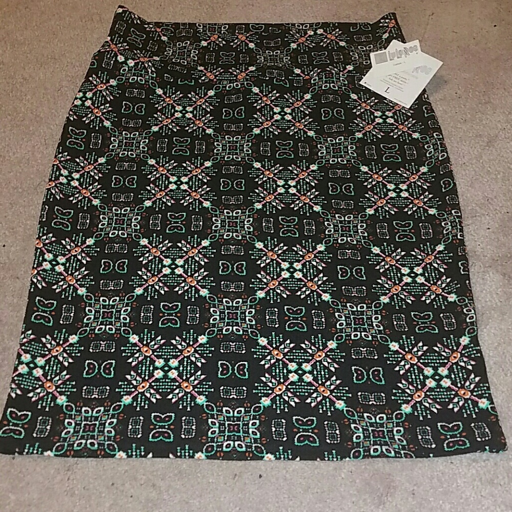 L Cassie skirt with kaleidoscope pattern