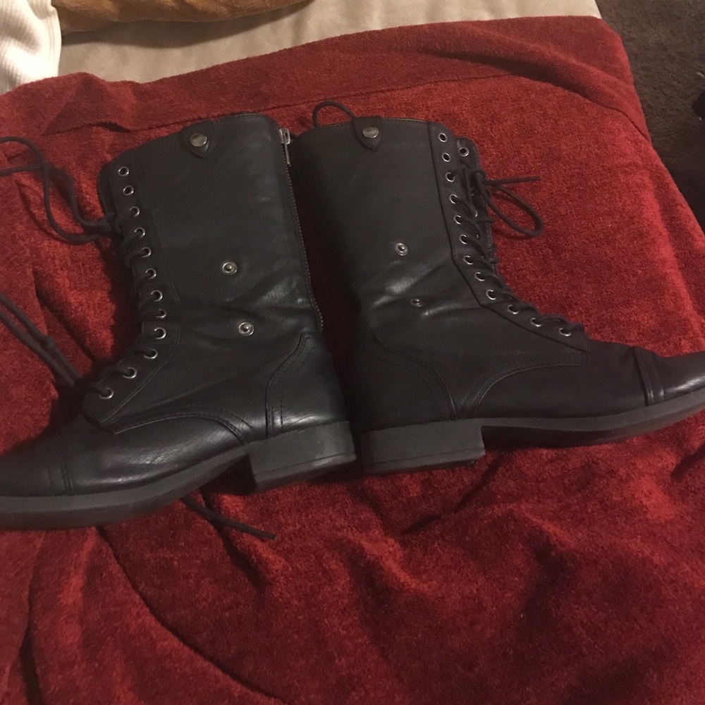 Combat boots