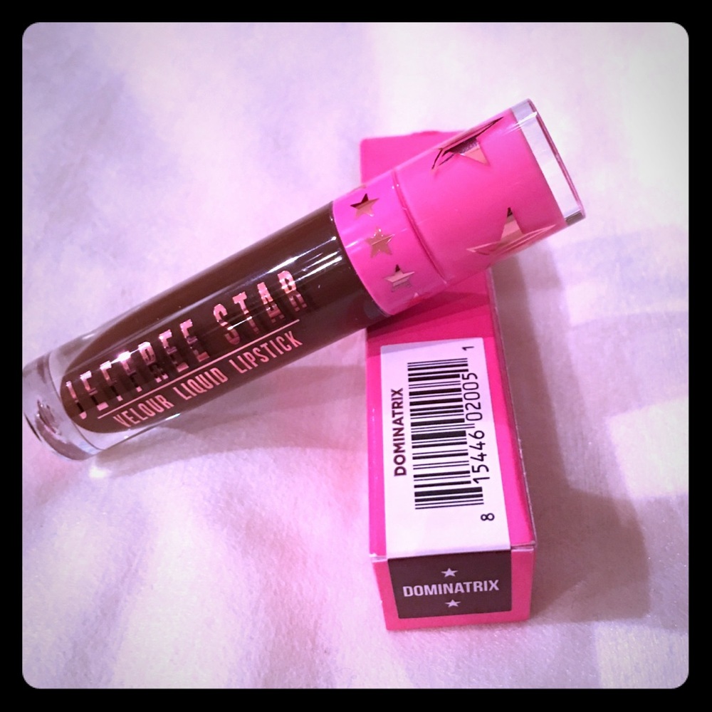 Jeffree Star Velour liquid lipstick in Dominatrix