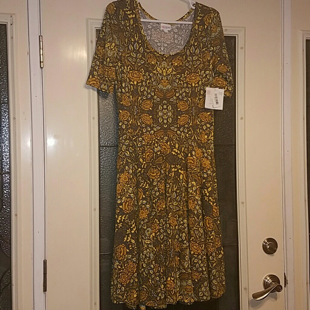 L  Nicole dress with flower pattern