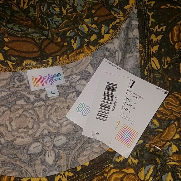 L  Nicole dress with flower pattern - Picture 3 of 4