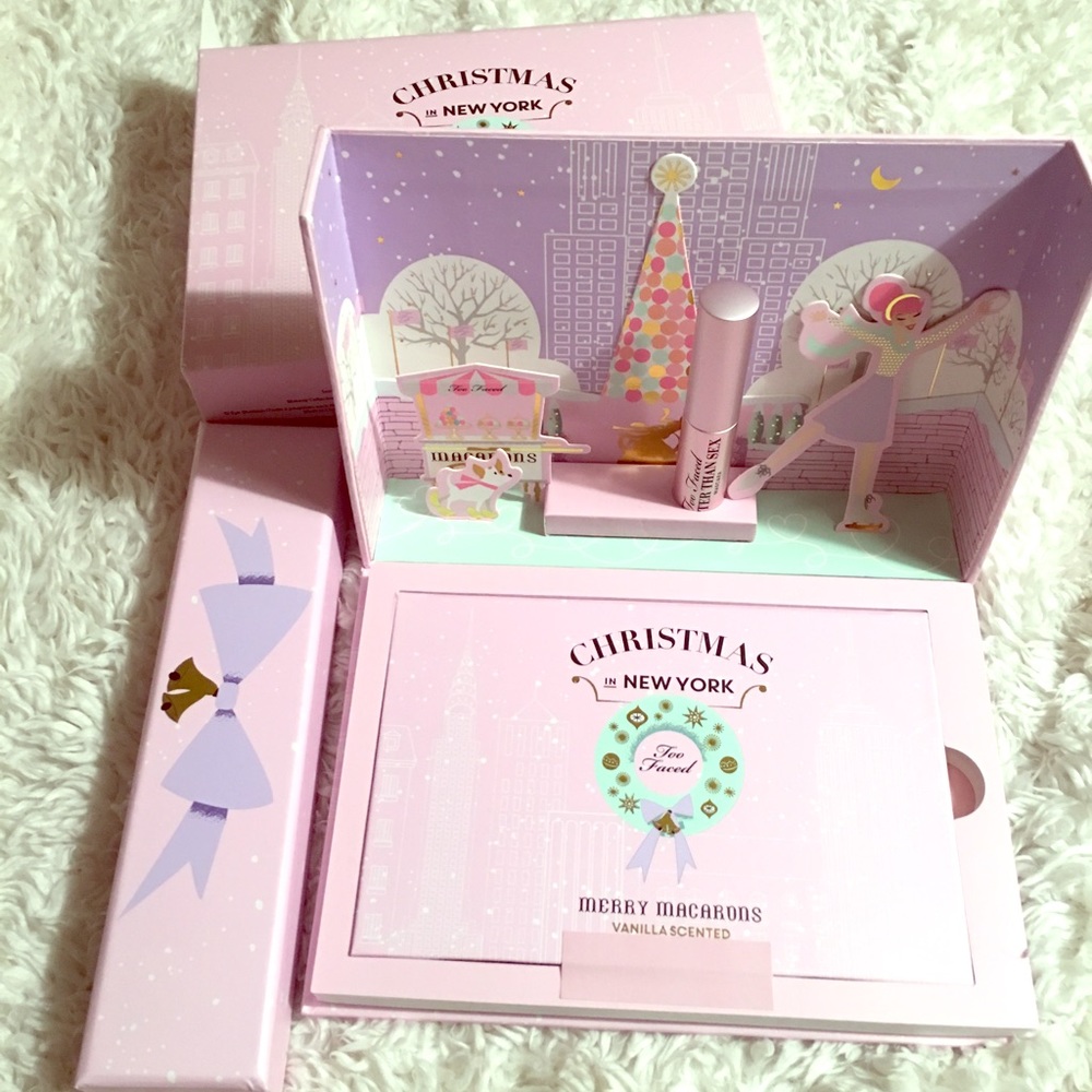 Too Faced Merry Macaroons Christmas in New York