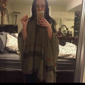 Women's Trendy & warm shaw with turtle neck-NWOT