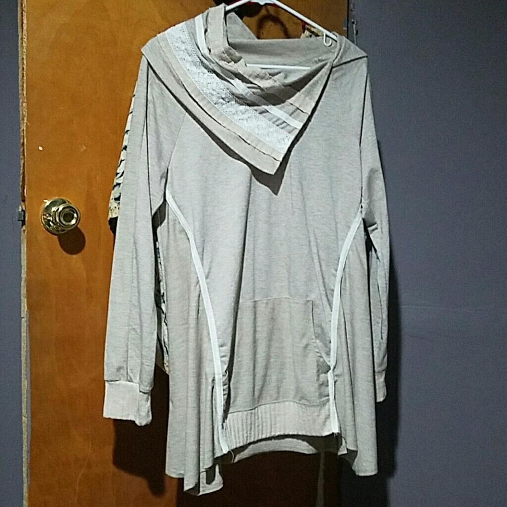 Long sleeved shirt to wear with leggings