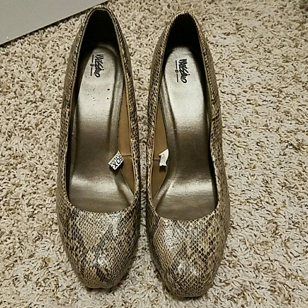 Pumps - Picture 2 of 4