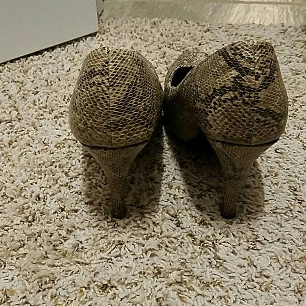 Pumps - Picture 3 of 4