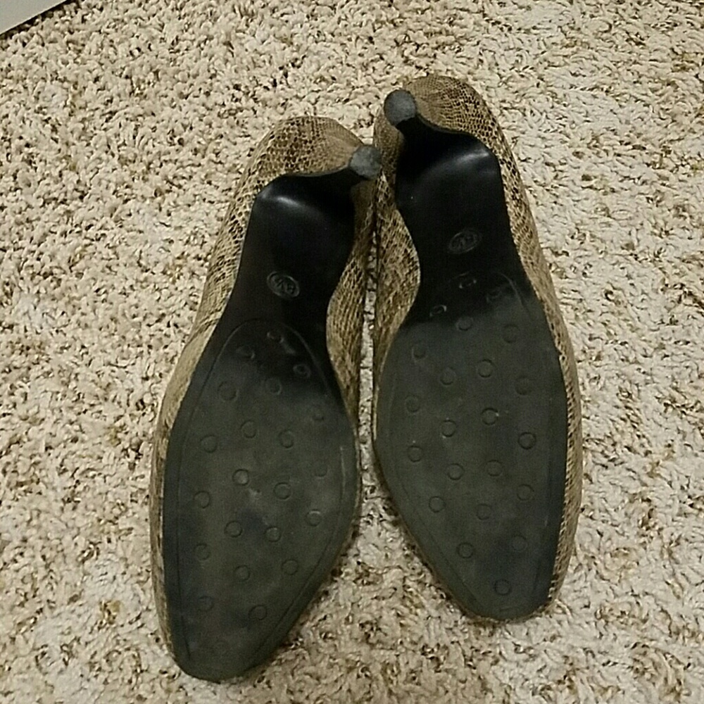 Pumps - Picture 4 of 4