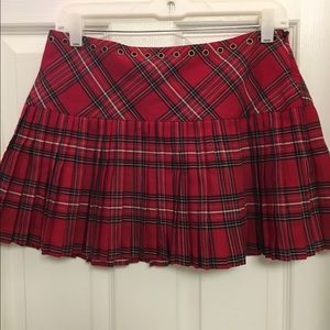 Mini skirt runs small /grommets forever 21