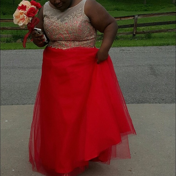 BEAUTIFUL PLUS SIZE RED PEOM DRESS! - Picture 1 of 4