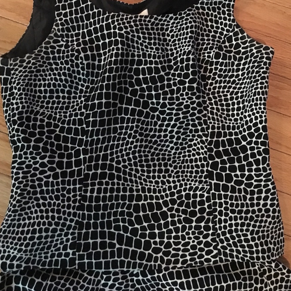 Simplistic 2 piece print skirt set.