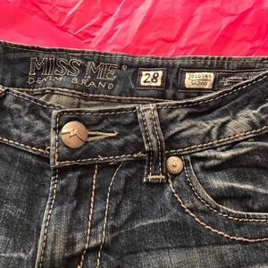 Miss Me!!   Low cut, straight leg !! Inseam 32