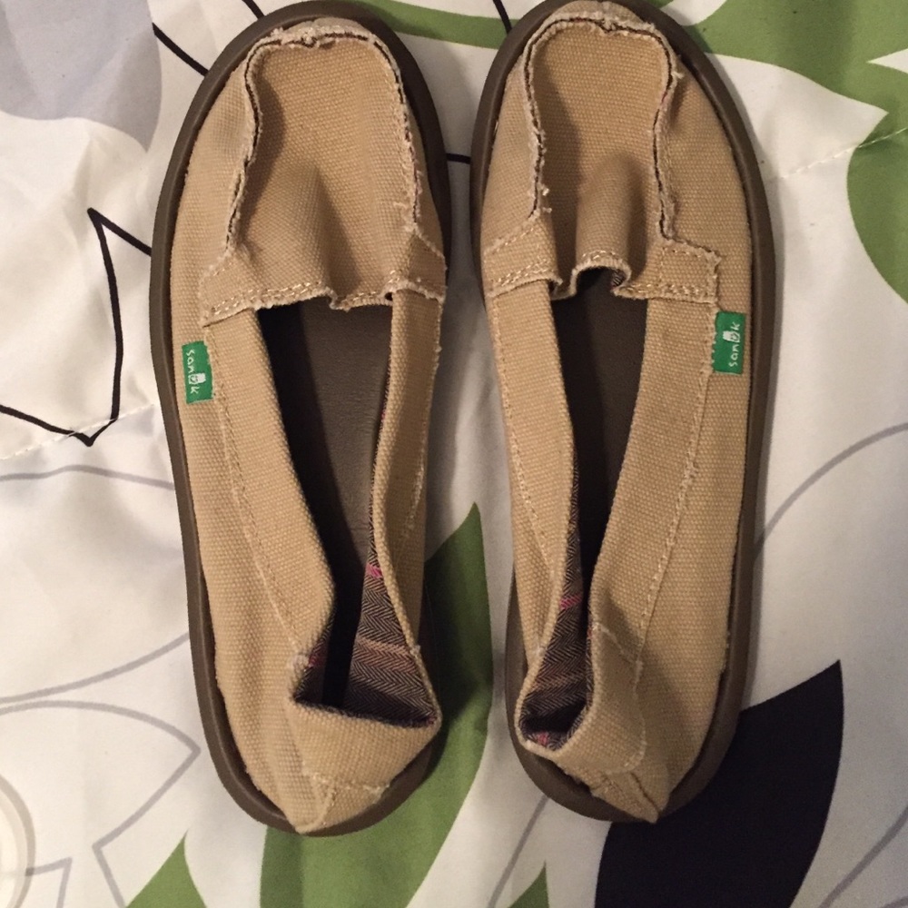 Sanuk shoes
