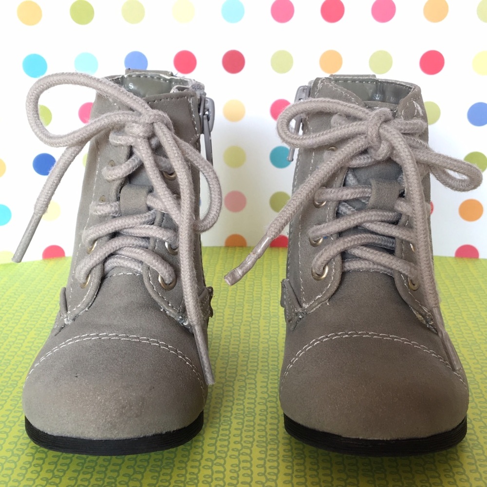 Combat boots