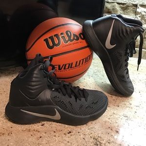 Basketball shoes