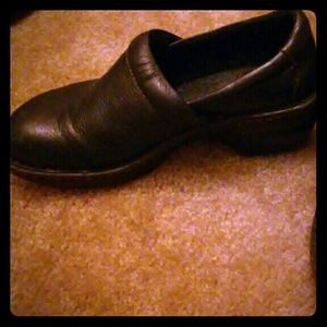BOC Born 6.5 black nursing work clogs