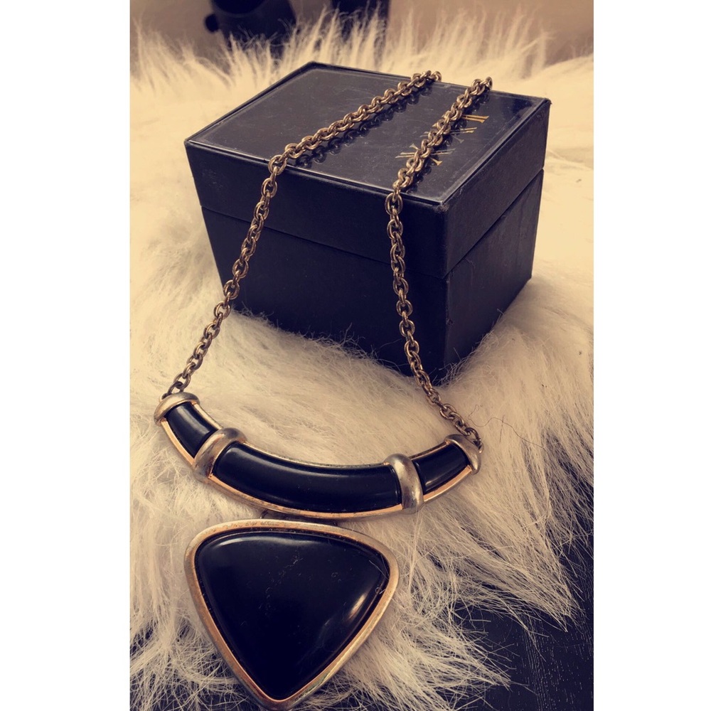 BLACK/GOLD NECKLACE