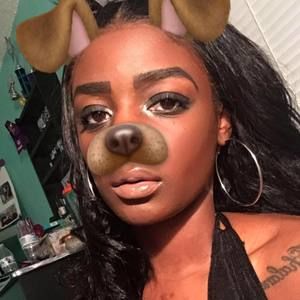 Meet your Posher, Dominiquee