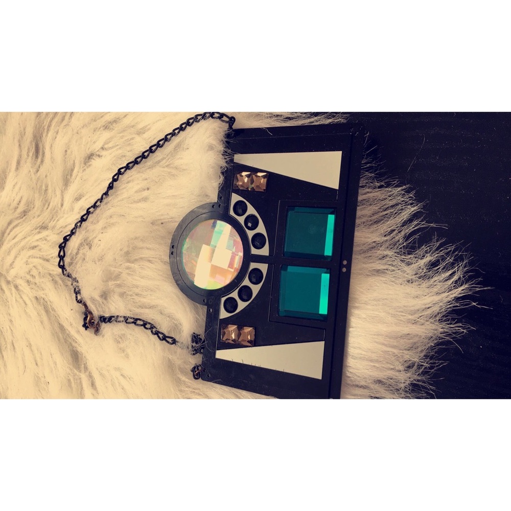 GLAM NECKLACE