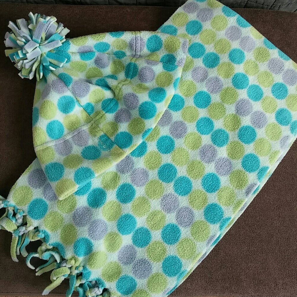 Scarf and hat set