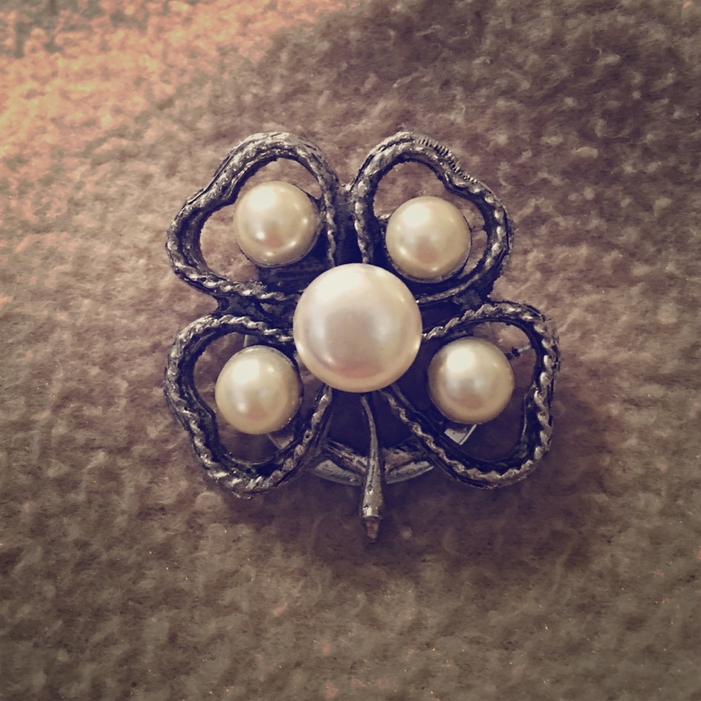 Pearl & silver 4-leaf clover brooch