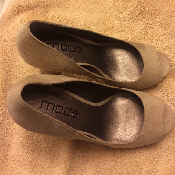 Peeptoe heels by Moda - Picture 2 of 4