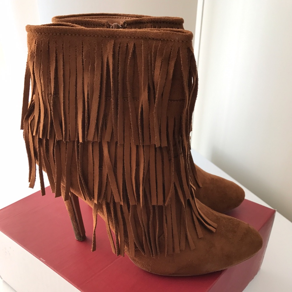 Fringe heels like new condition. Size 10.