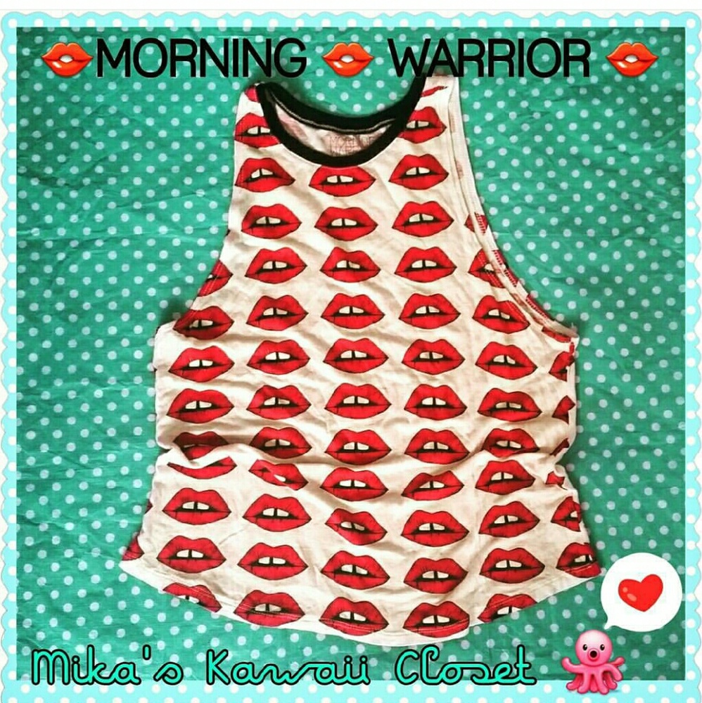 UO MORNING WARRIOR Lips/Teeth Muscle Tee Crop Top