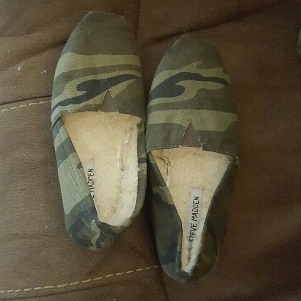 Steve Madden camo bobs