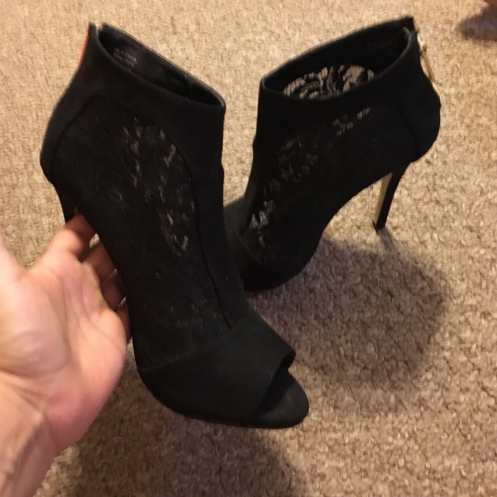 Shoes - Picture 2 of 4