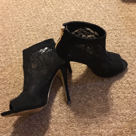 Shoes - Picture 3 of 4