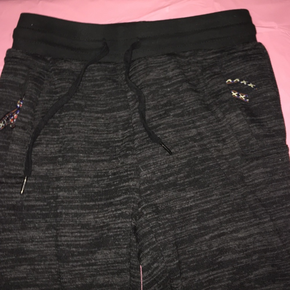 Black jeggings.