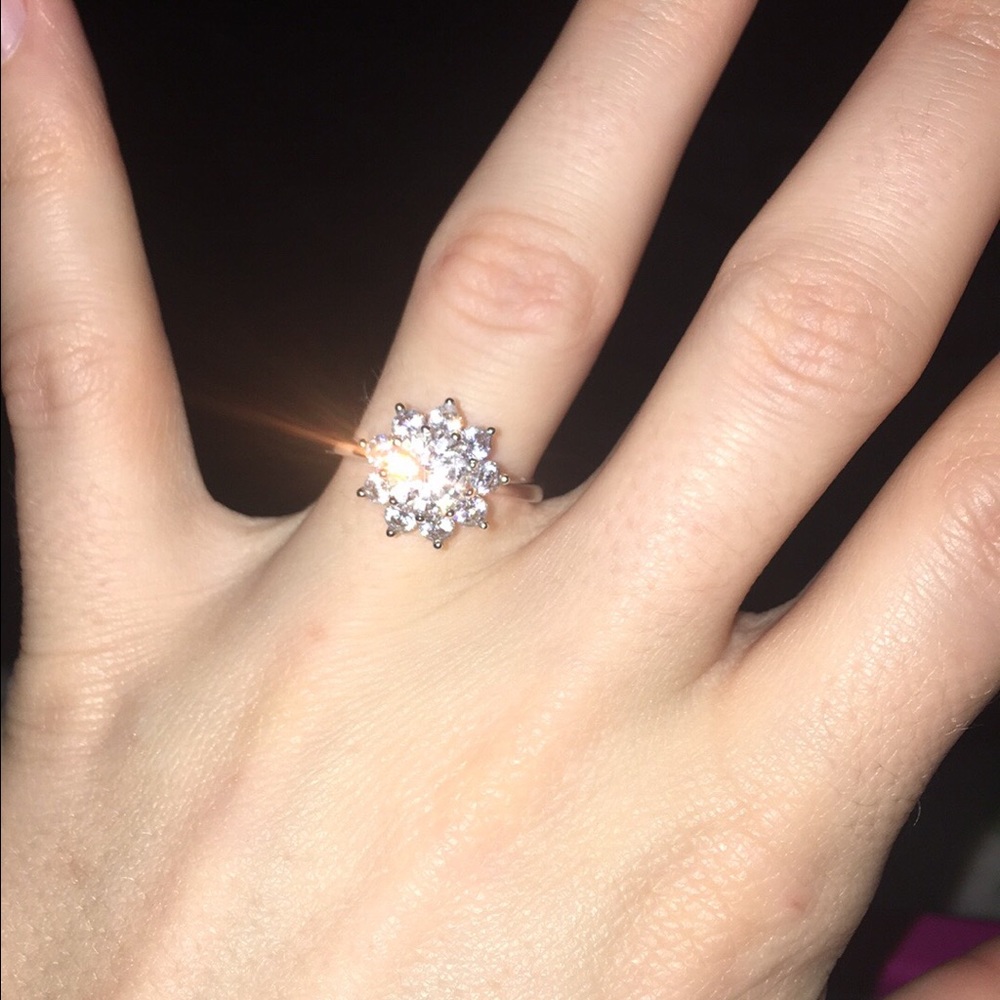 Size 7 sterling silver absolutely stunning ring!!