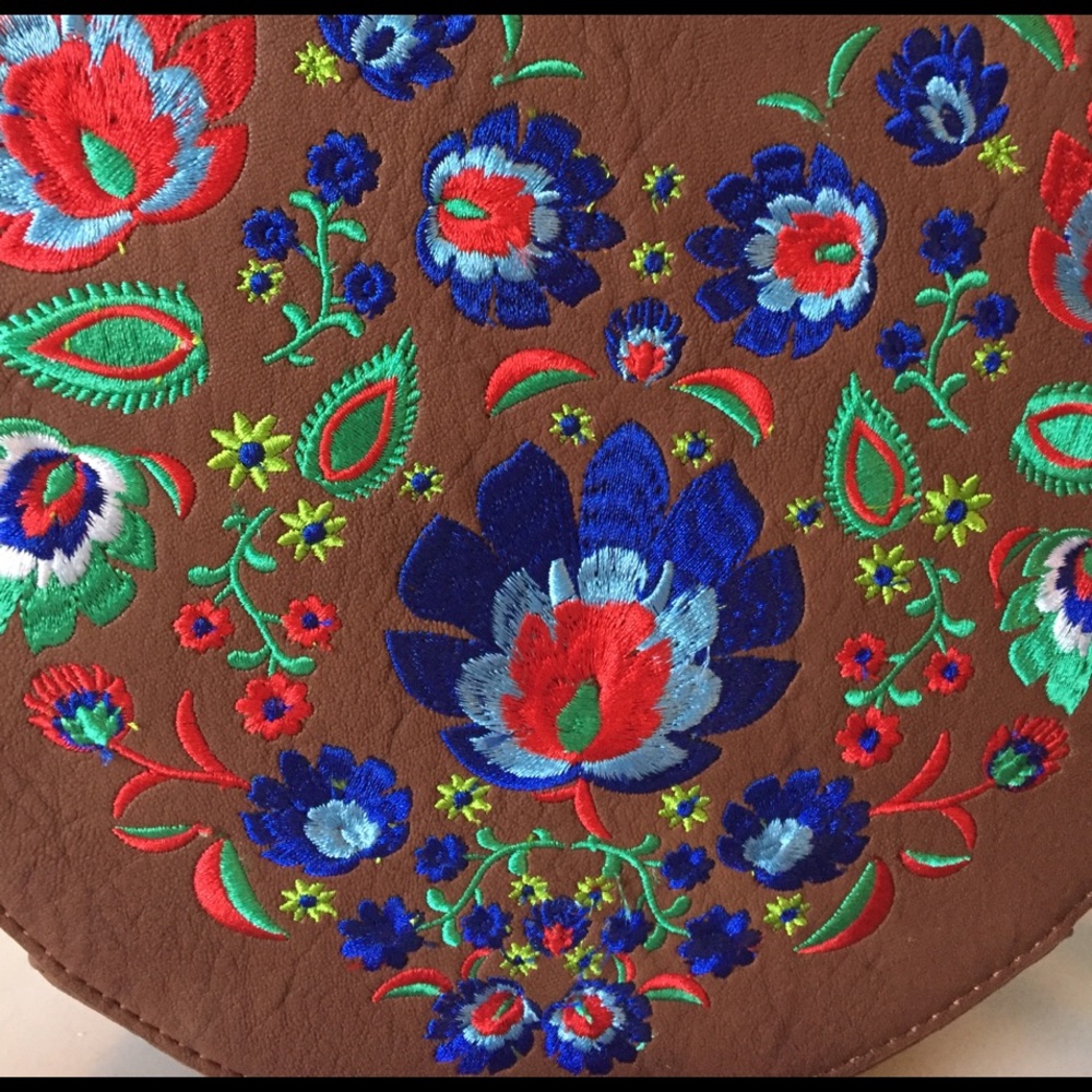 ✨LAST✨‼️Heart Shaped Crossbody Bag - Picture 3 of 7