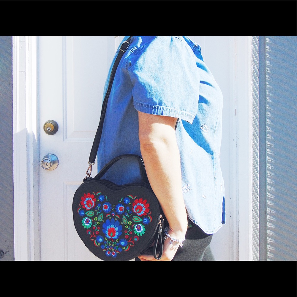 ✨LAST✨‼️Heart Shaped Crossbody Bag - Picture 5 of 7