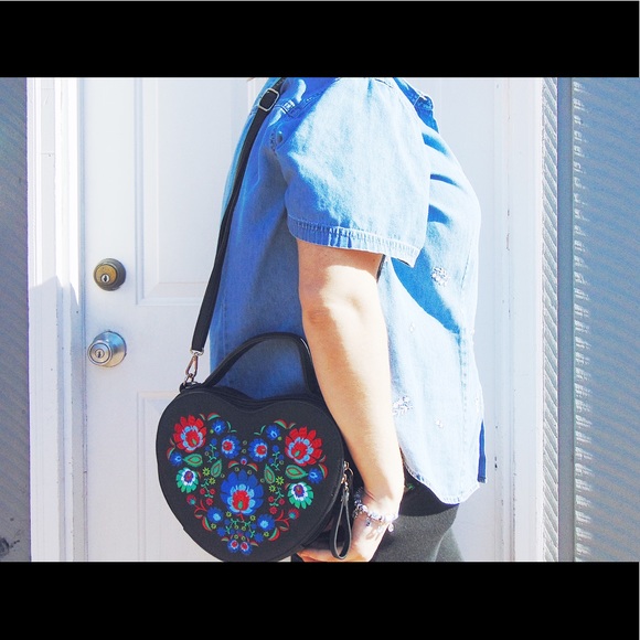 ✨LAST✨‼️Heart Shaped Crossbody Bag - Picture 5 of 7