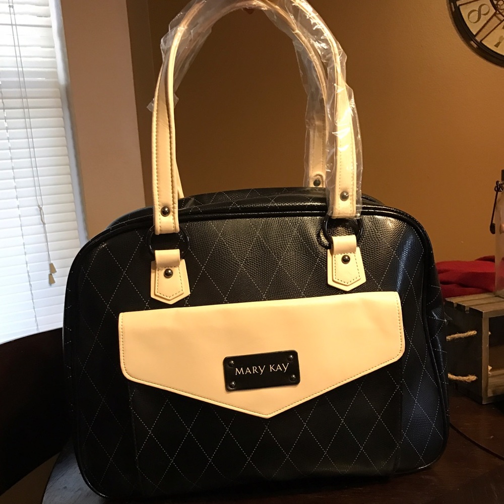 MaryKay Tote with Samples/Kit *look at pics*