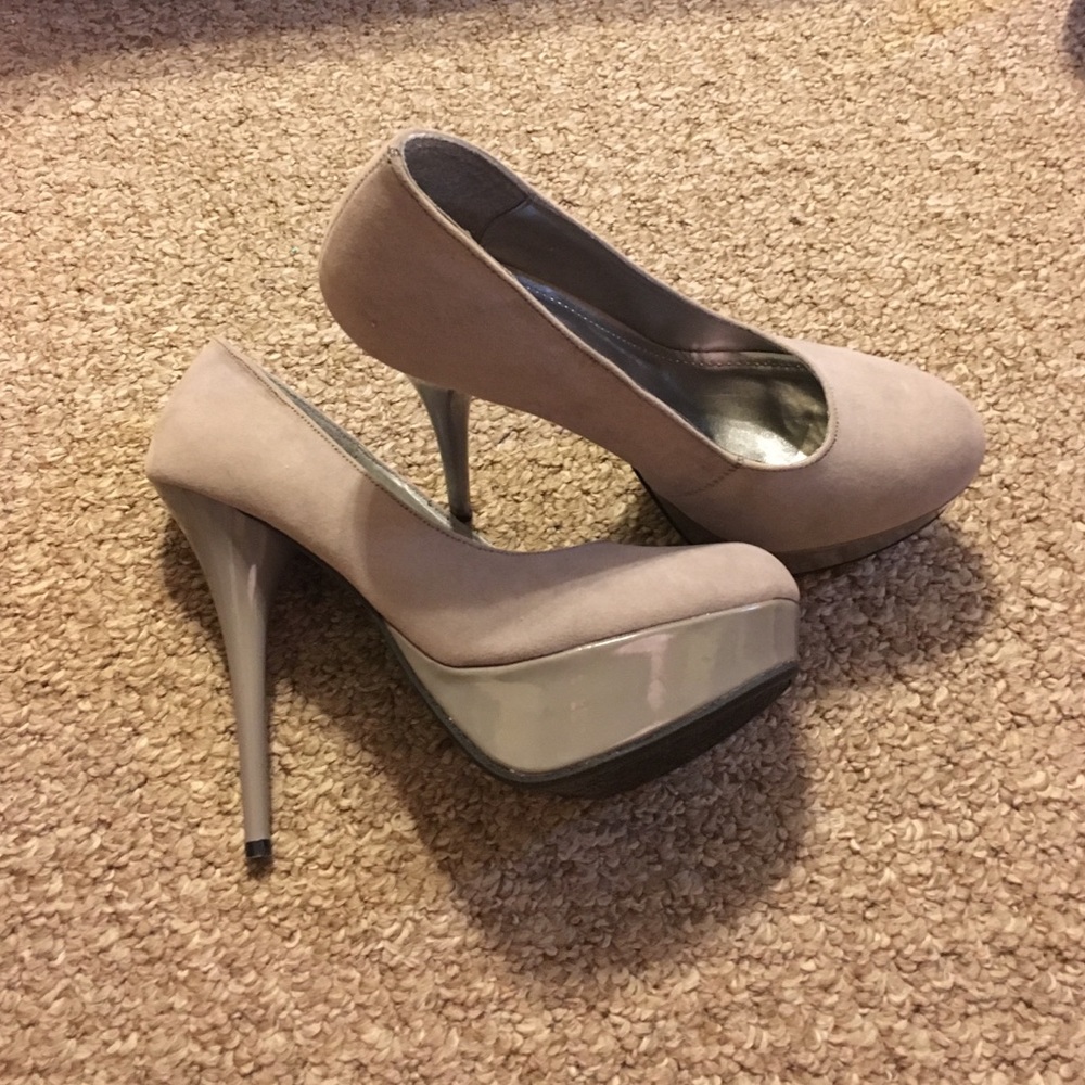 Shoes - Picture 2 of 3