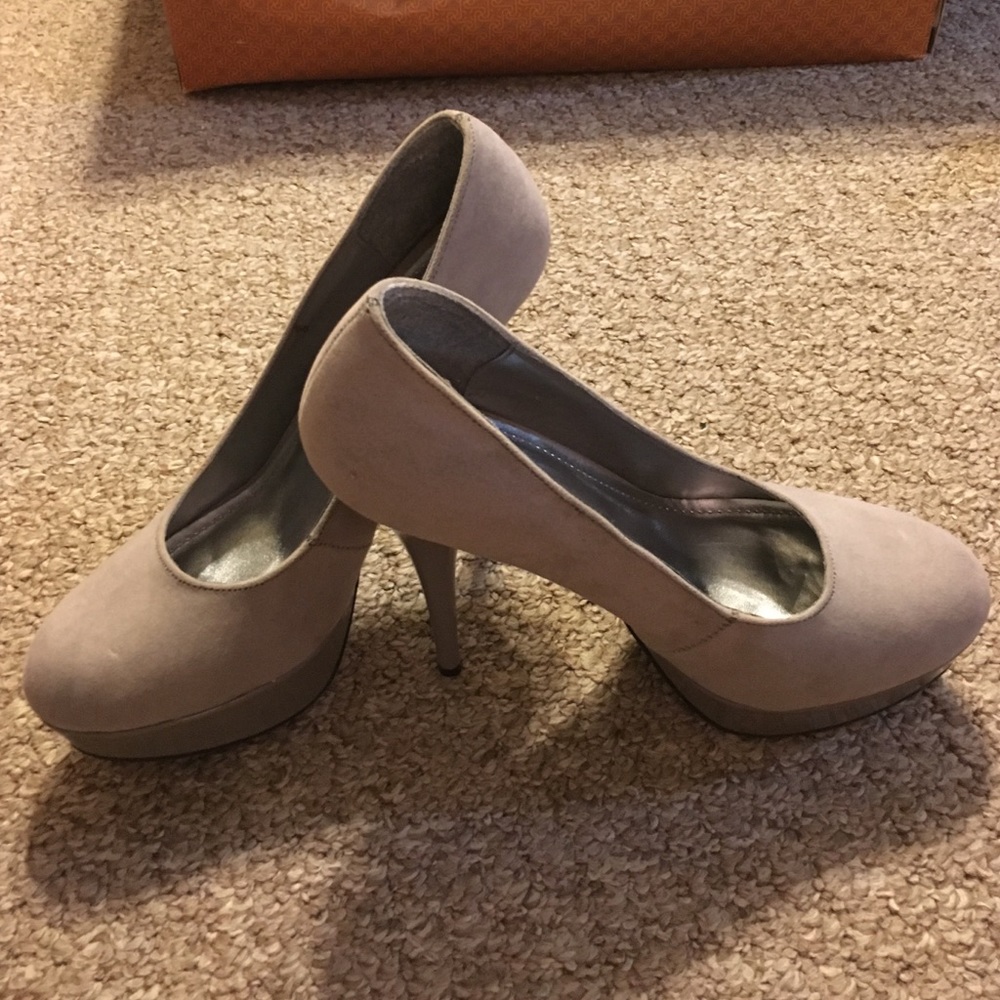 Shoes - Picture 3 of 3