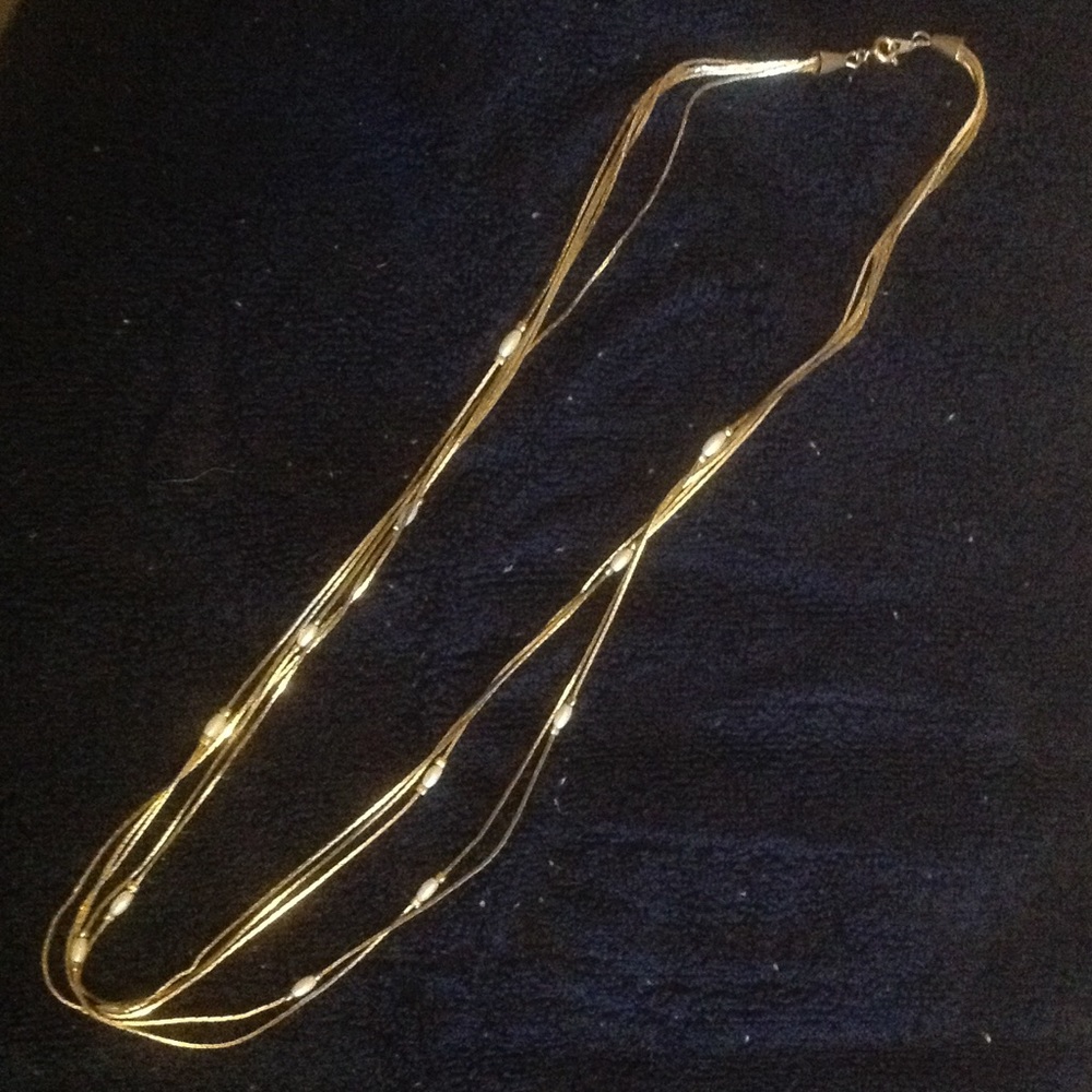 Necklace With delicate little pearls