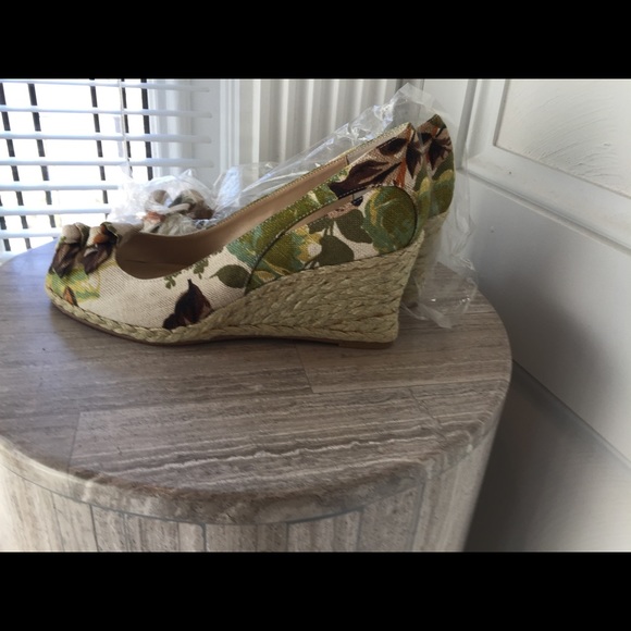 Espadrilles - Picture 2 of 3