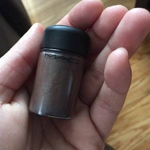 MAC BLOODLINE PIGMENT EYESHADOW