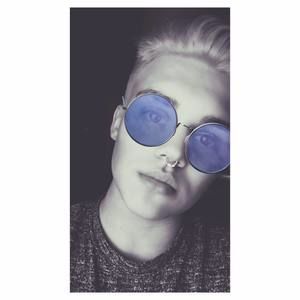 Meet your Posher, Devan