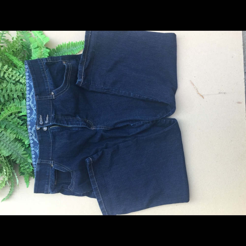 💋💋CLEARANCE💋💋Capri pants Resale) - Picture 2 of 4