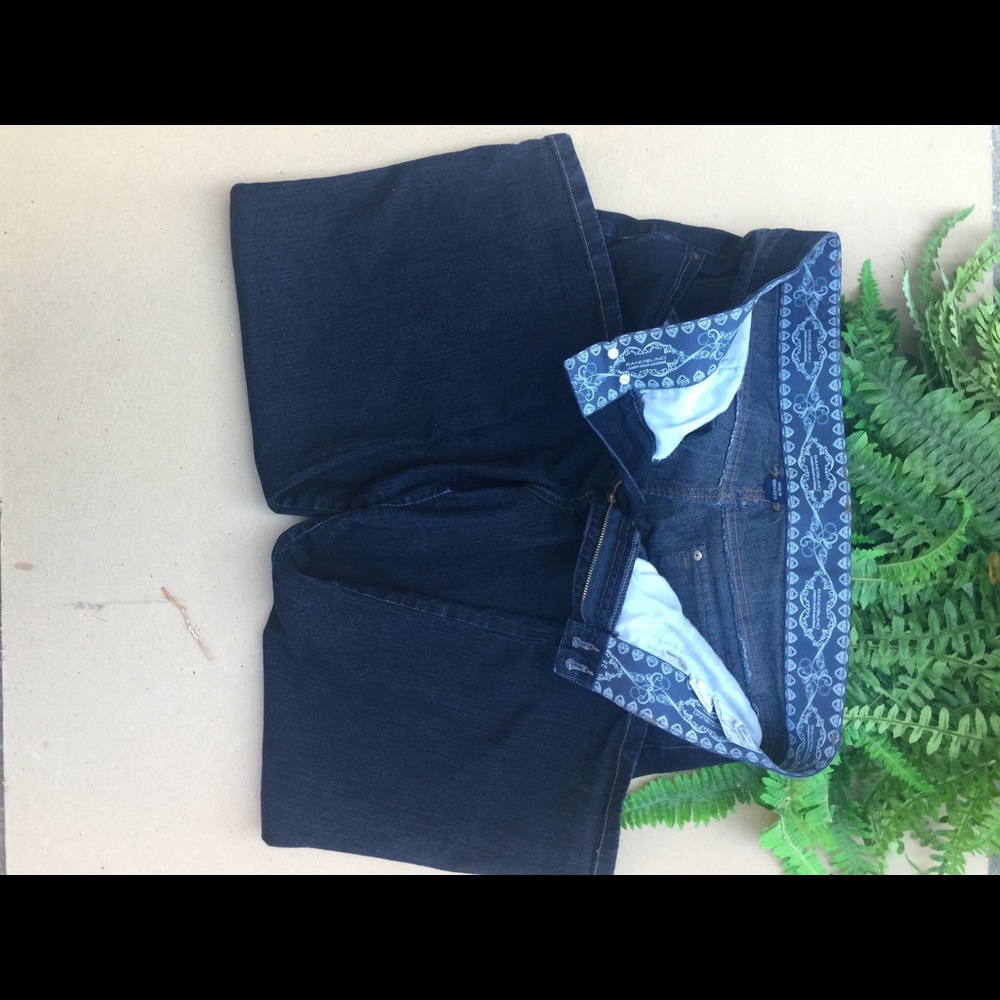 💋💋CLEARANCE💋💋Capri pants Resale) - Picture 3 of 4